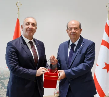 Tstk heyetinden kktc cumhurbaskani ersin tatar a anlamli ziyaret05 360x320